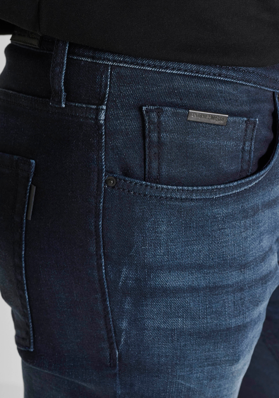 TAPERED FIT "OZZY" JEANS IN VINTAGE-EFFECT BLUE DENIM - Antony Morato Online Shop