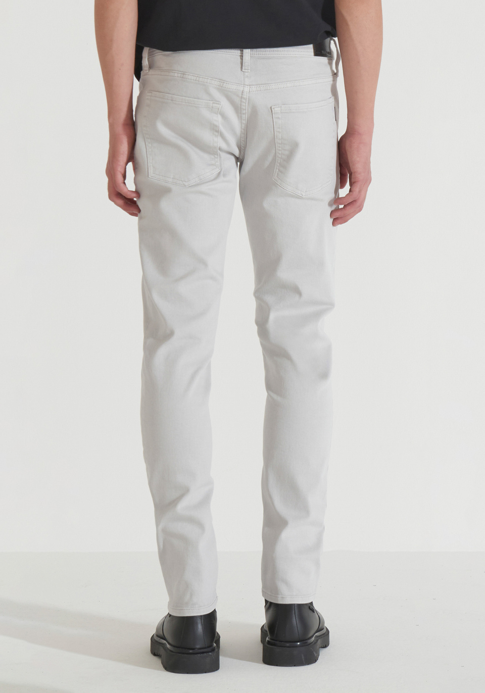 JEANS TAPERED FIT „OZZY“ AUS MEHRFARBIGEM VINGE-DENIM - Antony Morato Online Shop