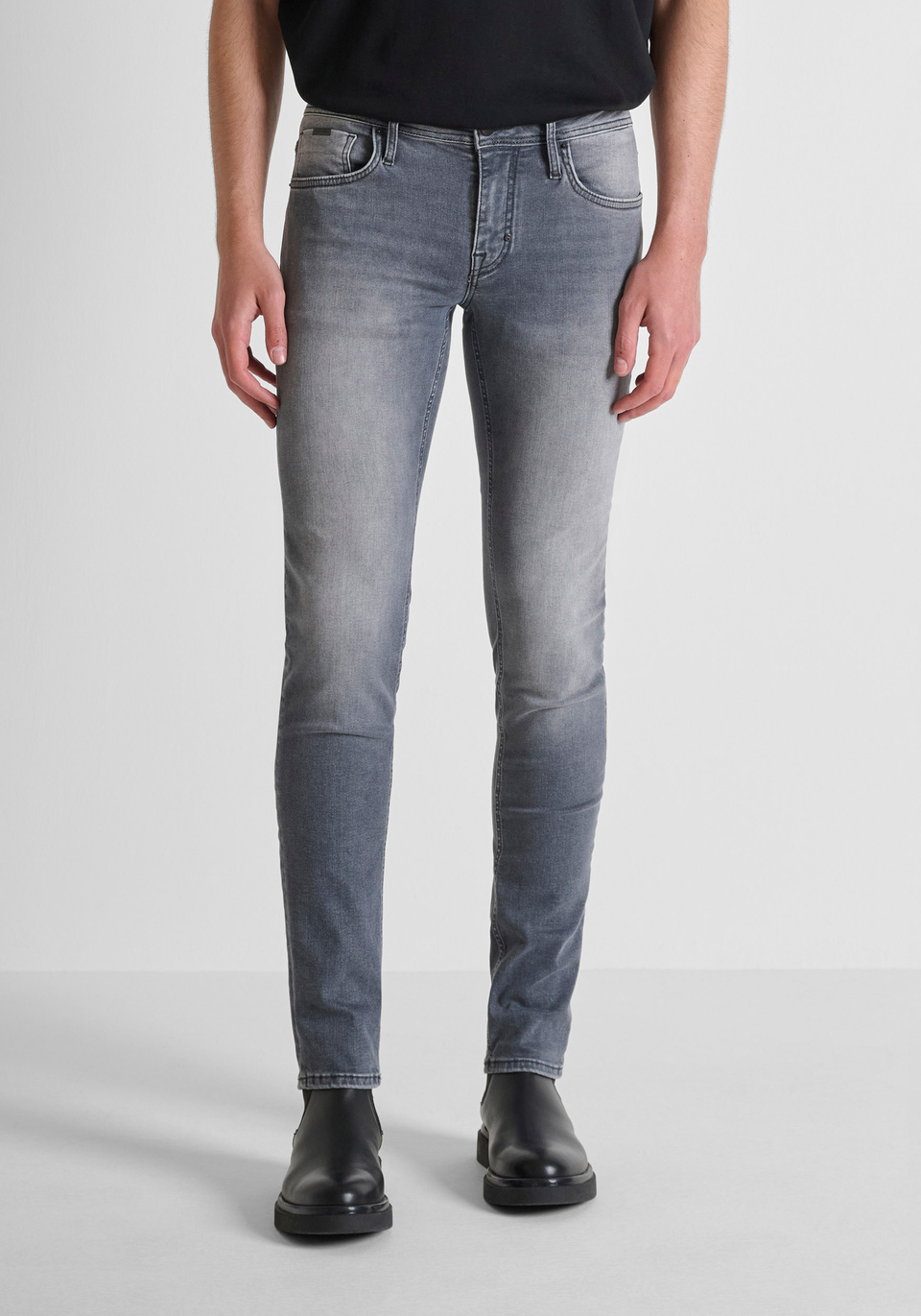 "OZZY" TAPERED FIT JEANS IN FADED GREY DENIM - Antony Morato Online Shop