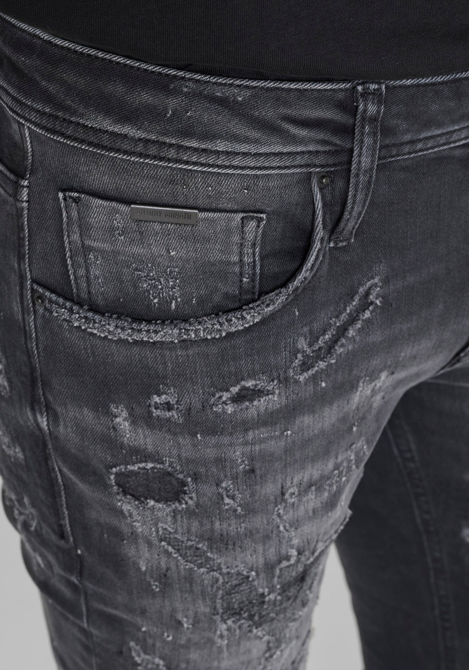 "OZZY" TAPERED FIT SUPER DESTROYED JEANS IN BLACK DENIM - Antony Morato Online Shop