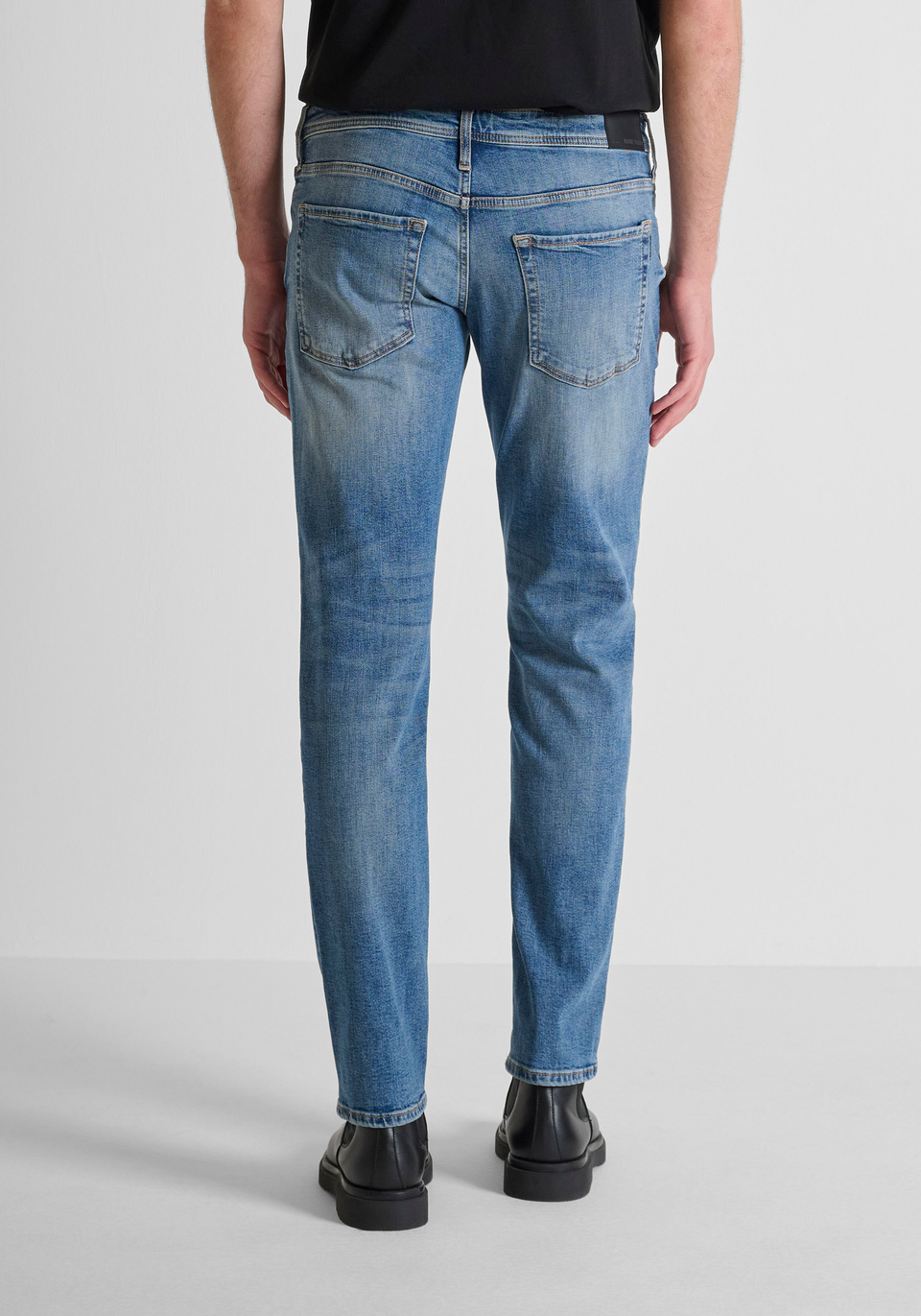 TAPERED FIT "OZZY" JEANS WITH FADED WASH WITH RIPPED DETAILING - Antony Morato Online Shop