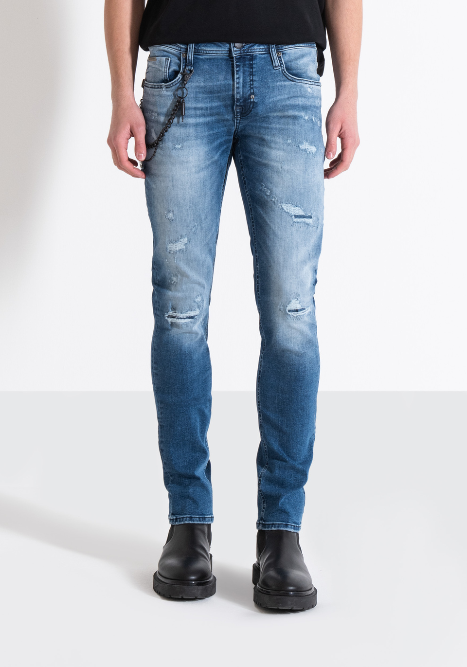 TAPERED FIT "IGGY" STRETCH DENIM JEANS WITH ABRASIONS AND METAL CHAIN - Antony Morato Online Shop