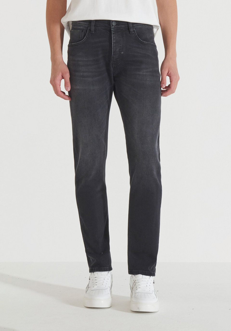 Straight fit jeans online on sale