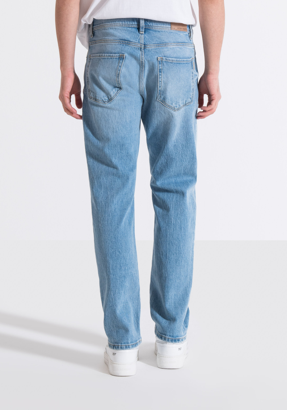 "JOE" REGULAR STRAIGHT FIT JEANS IN COMFORT DENIM WITH VISIBLE STITCHING - Antony Morato Online Shop