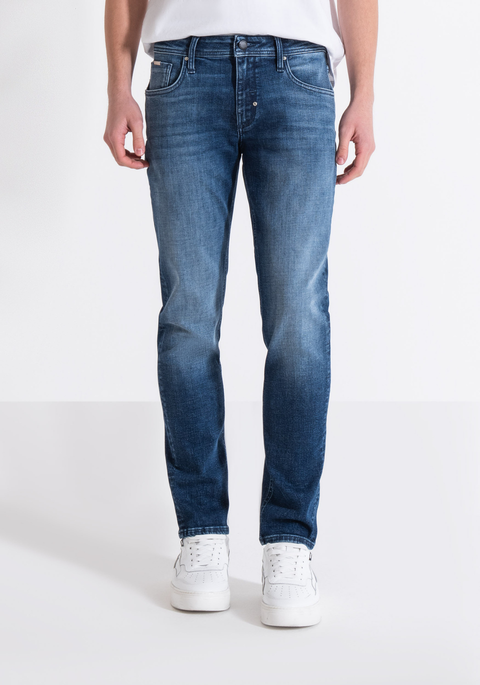 "KURT" TAPERED FIT COMFORT JEANS IN STRETCH DENIM WITH GARMENT-WASHED EFFECTS - Antony Morato Online Shop