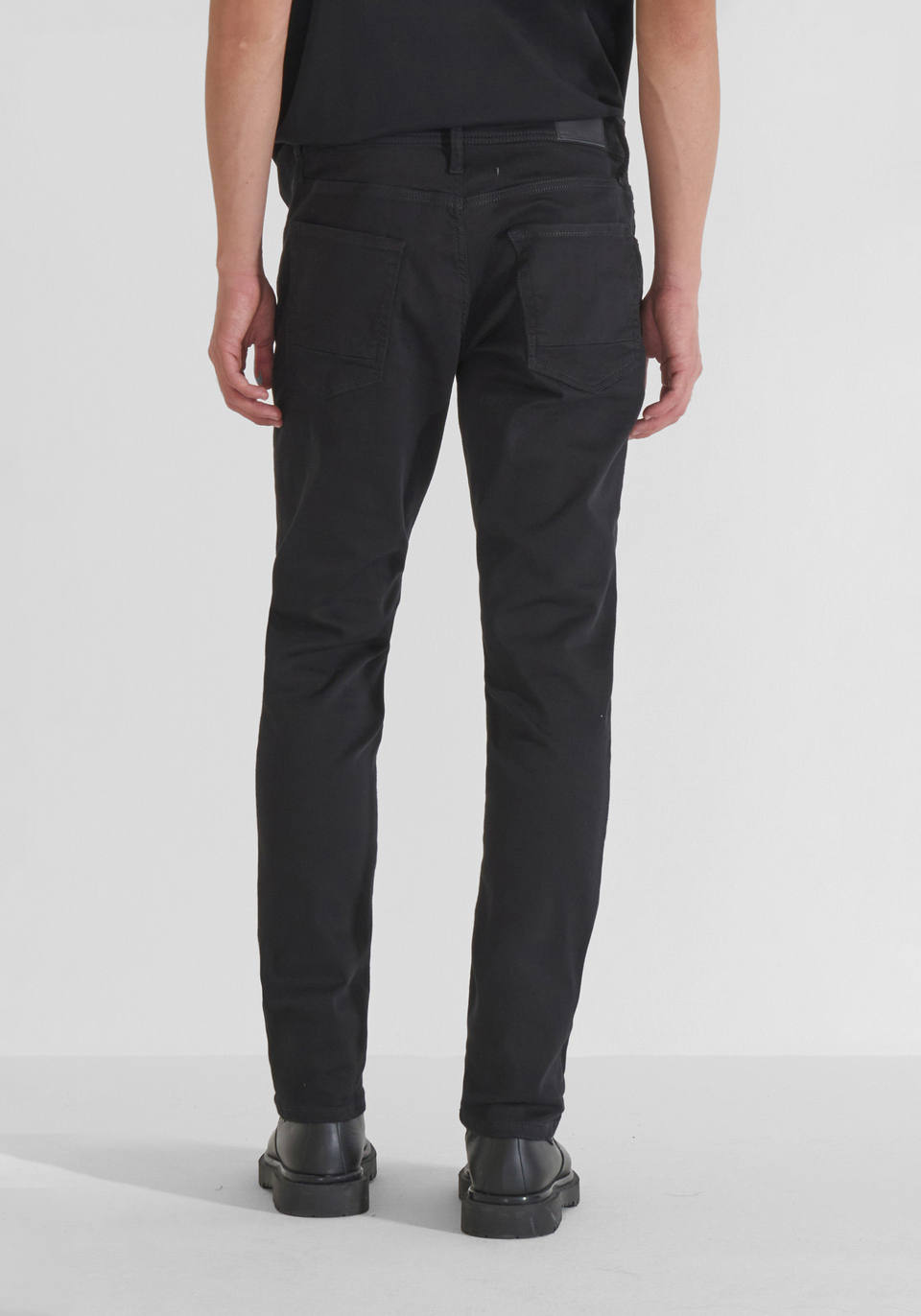 JEAN « KURT » TAPERED FIT CONFORTABLE EN DENIM NOIR - Antony Morato Online Shop