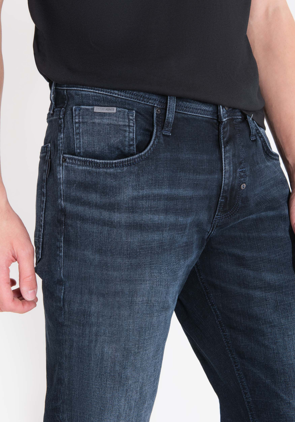 JEANS COMFORT TAPERED FIT „KURT“ AUS BLAUEM DENIM - Antony Morato Online Shop