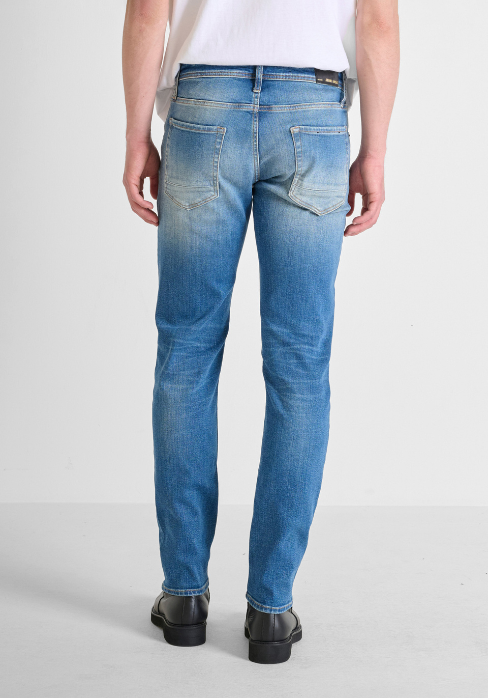"KURT" COMFORT TAPERED FIT GOLD LINE DENIM JEANS - Antony Morato Online Shop