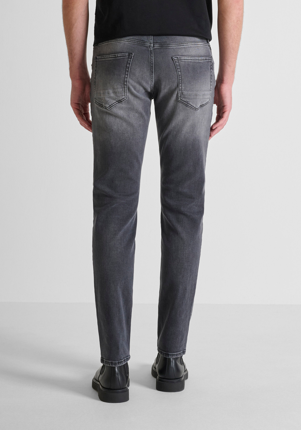 JEANS COMFORT TAPERED FIT "KURT" IN DENIM NERO CON STRAPPI - Antony Morato Online Shop