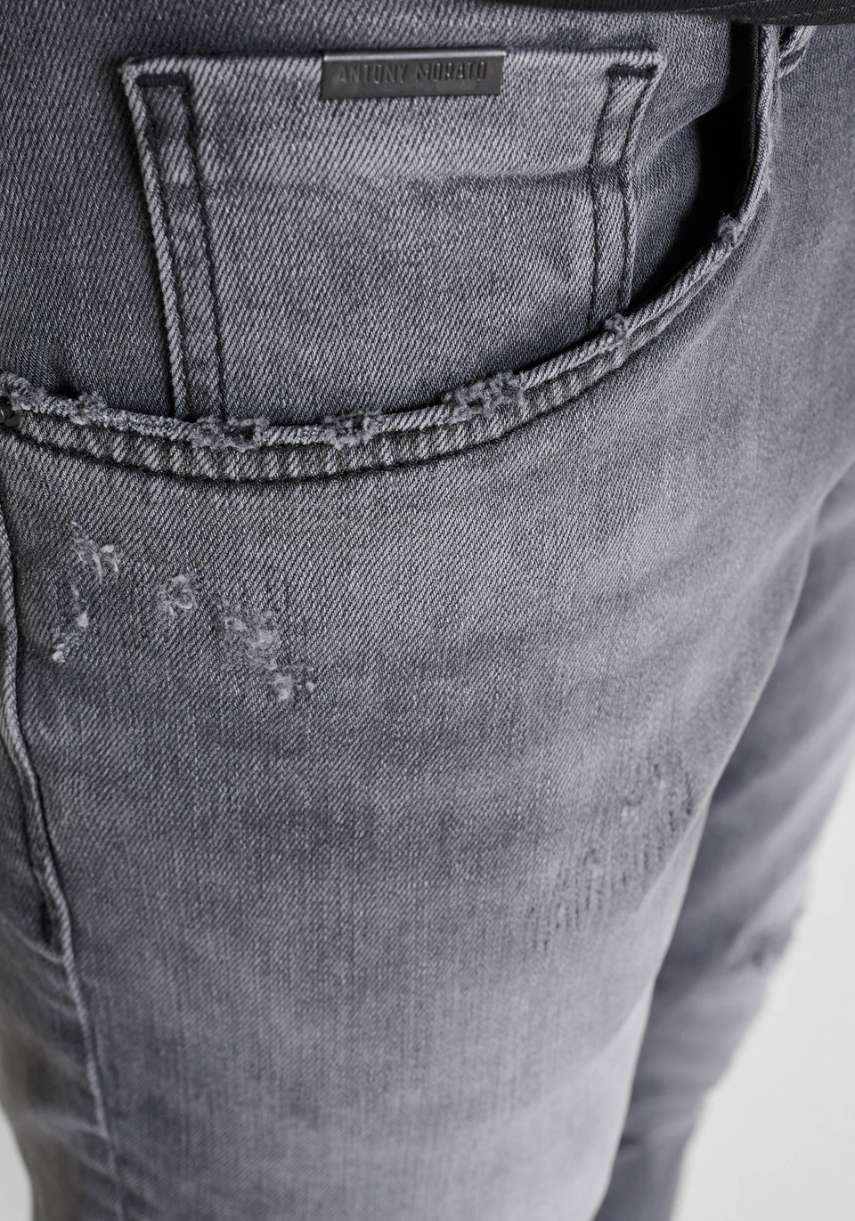 JEANS COMFORT TAPERED FIT "KURT" IN DENIM NERO CON STRAPPI - Antony Morato Online Shop