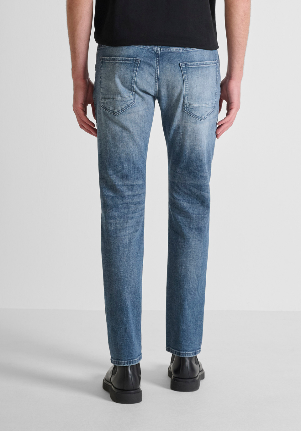 JEAN COUPE CONFORT TAPERED « KURT » EN DENIM BLEU MALAGA - Antony Morato Online Shop