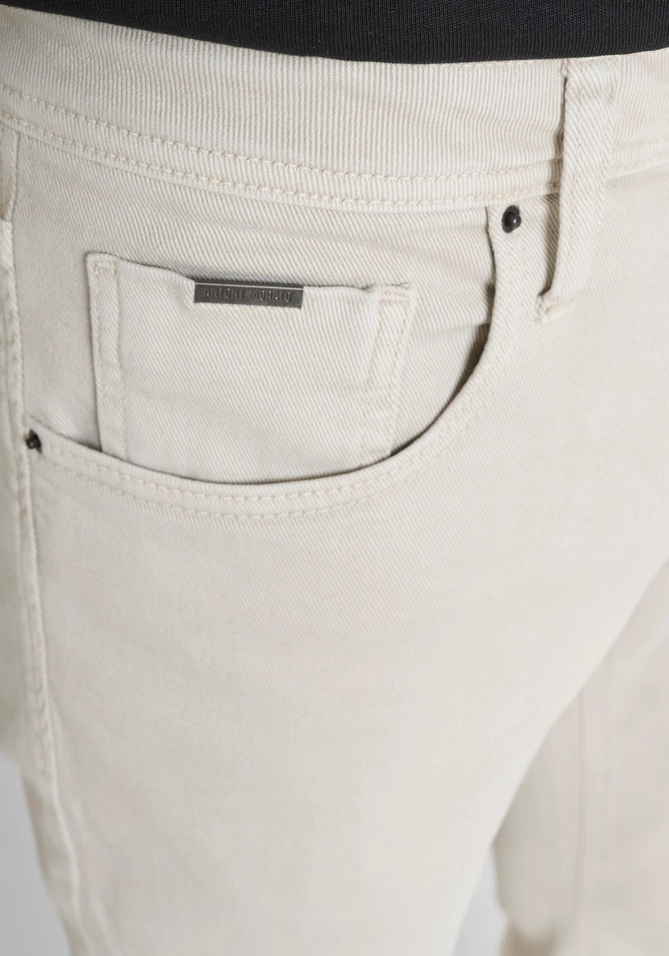 JEANS „KURT“ COMFORT TAPERED FIT AUS FARBIGEM DENIM - Antony Morato Online Shop