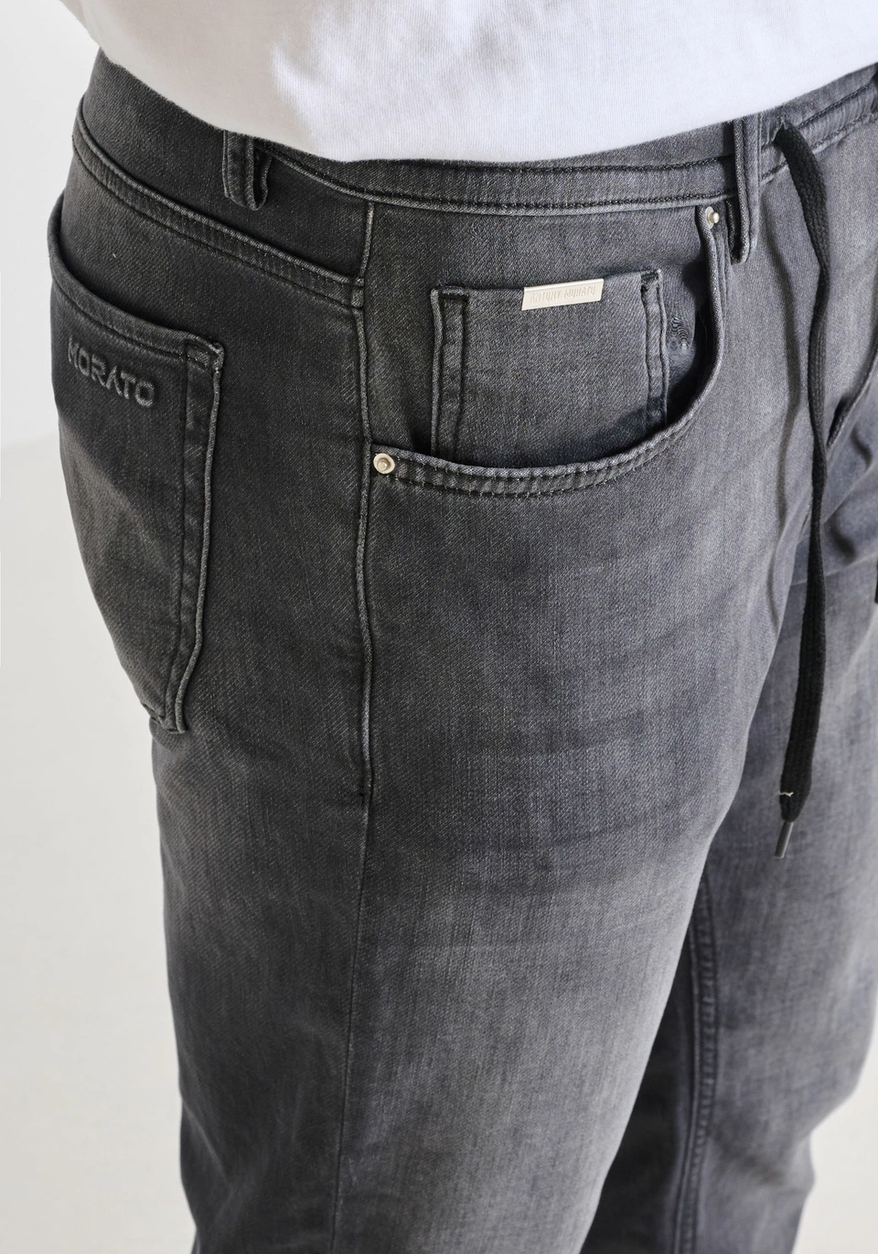 "JAKE" CROPPED FIT SKINNY JEANS WITH DÉLAVÉ EFFECT AND DRAWSTRING - Antony Morato Online Shop