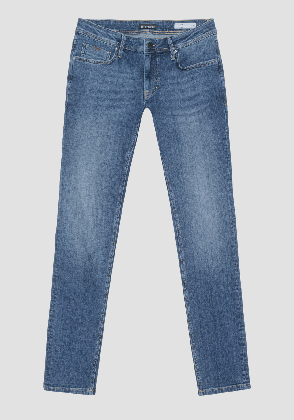 JEANS TAPERED FIT „OZZY“ AUS IKONISCHEM STRETCH-DENIM - Antony Morato Online Shop