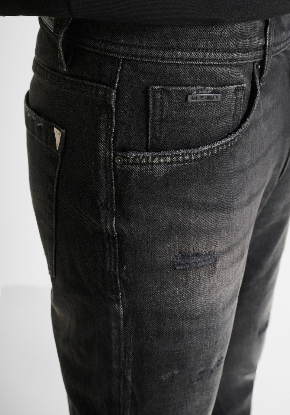 SLIM CROPPED FIT "JIMI" JEANS IN BLACK DENIM RIPPED - Antony Morato Online Shop