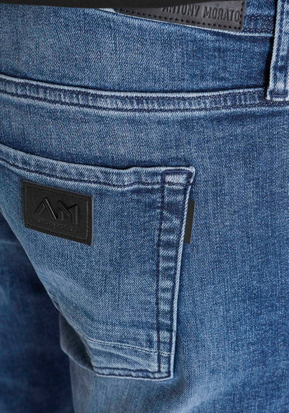 "KURT" COMFORT TAPERED FIT JEANS IN ICONIC BLUE DENIM - Antony Morato Online Shop