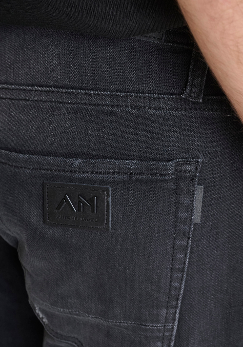 JEANS COMFORT TAPERED FIT "KURT" IN DENIM NERO - Antony Morato Online Shop