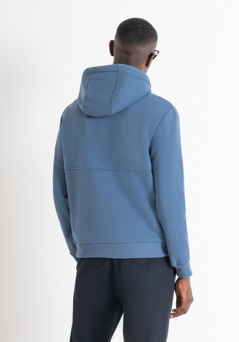 RELAXED FIT KAPUZENSWEATSHIRT AUS NACHHALTIGEM HELLEM BAUMWOLL-MISCHGEWEBE - Antony Morato Online Shop