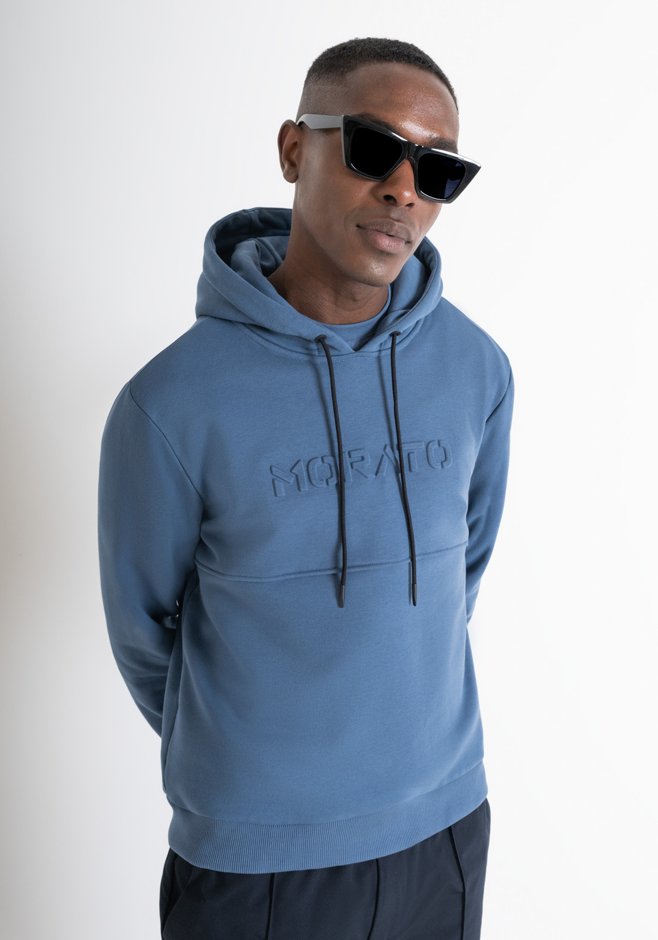 SWEAT-SHIRT À CAPUCHE RELAXED FIT EN TISSU COTON MÉLANGÉ DURABLE CLAIR - Antony Morato Online Shop