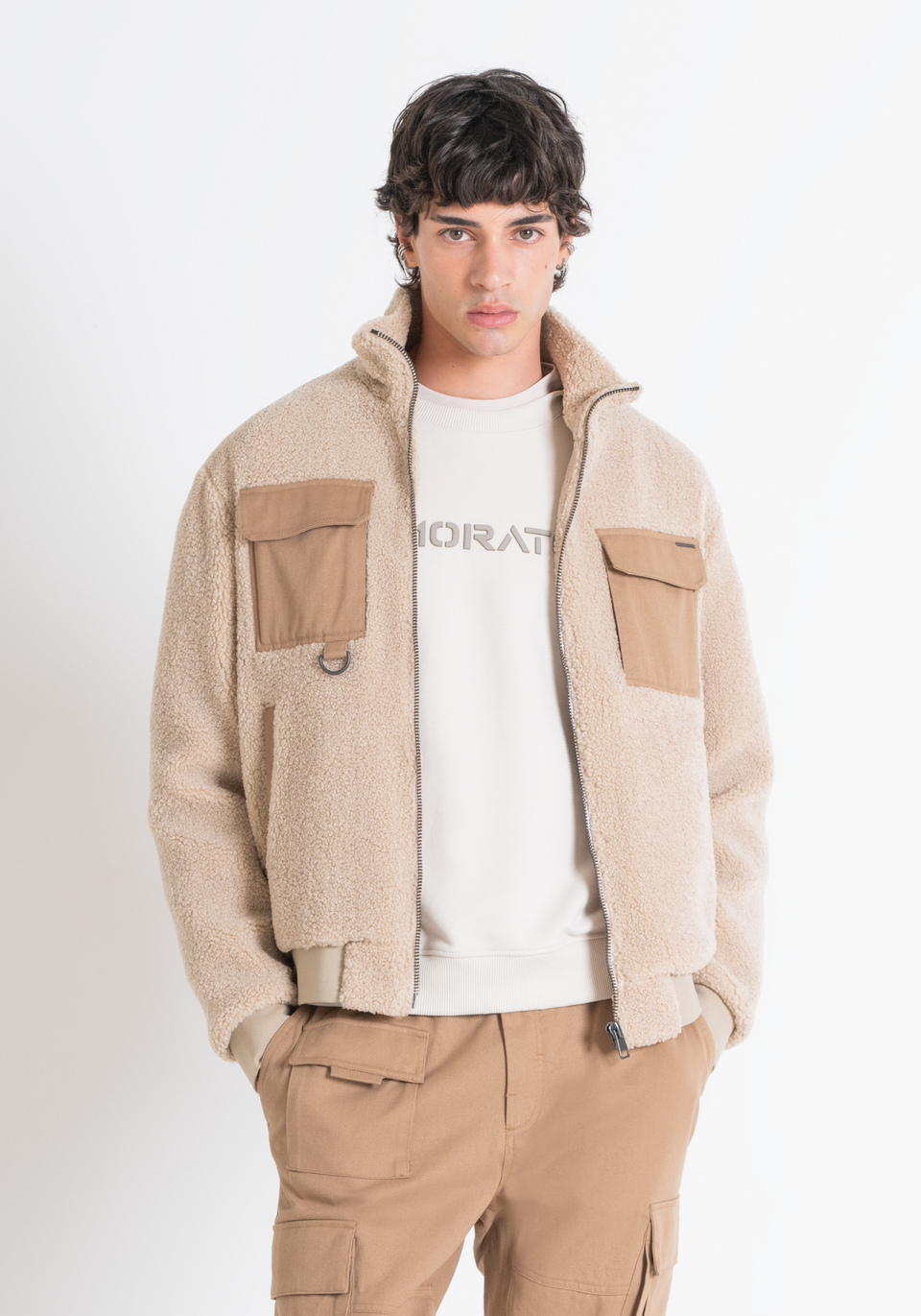 SWEATSHIRT REGULAR FIT BEIGE MIT TEDDY-EFFEKT UND TASCHEN - Antony Morato Online Shop