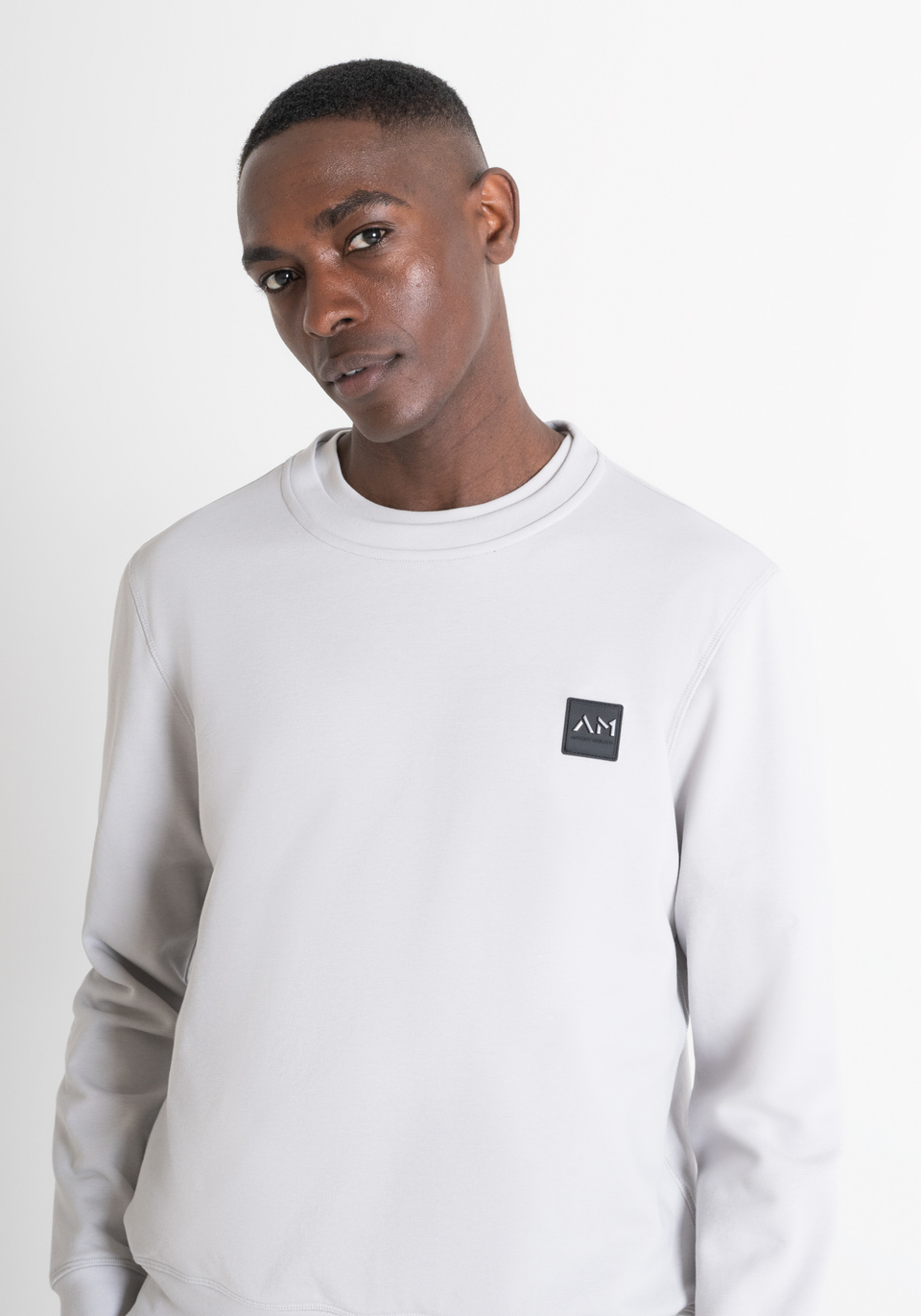 SWEATSHIRT REGULAR FIT AUS NACHHALTIGEM BAUMWOLLMISCHGEWEBE BLAU MIT LOGO - Antony Morato Online Shop
