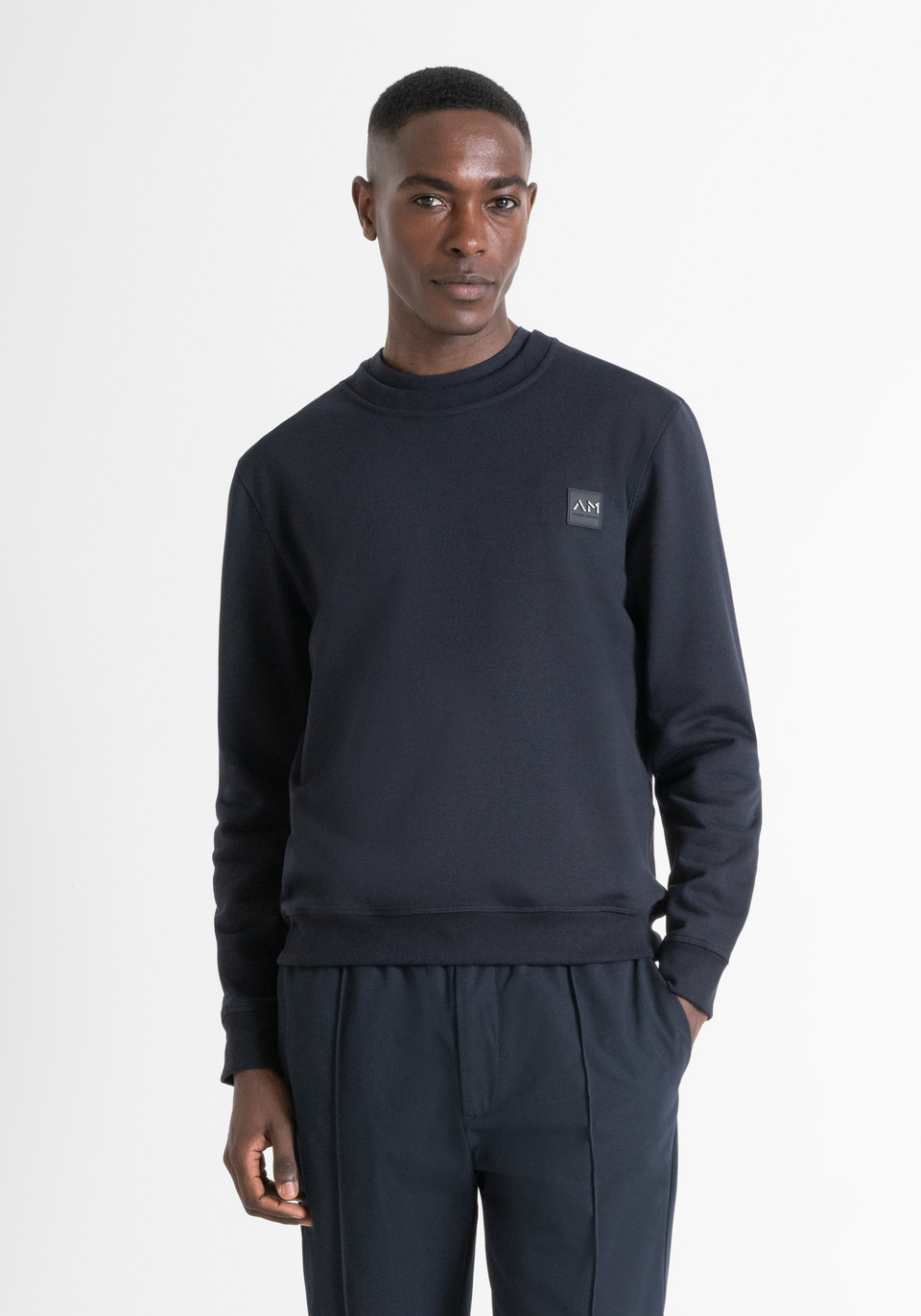 SWEATSHIRT REGULAR FIT AUS NACHHALTIGEM BAUMWOLLMISCHGEWEBE BLAU MIT LOGO Antony Morato
