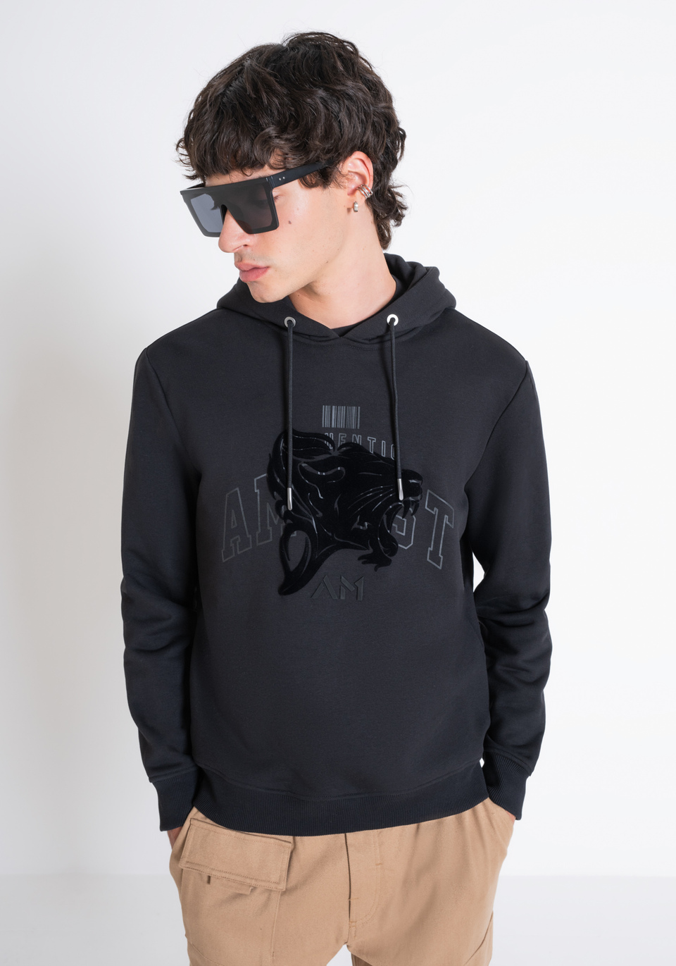 RELAXED FIT KAPUZENSWEATSHIRT AUS NACHHALTIGEM BAUMWOLL-MISCHGEWEBE UND DRUCK - Antony Morato Online Shop