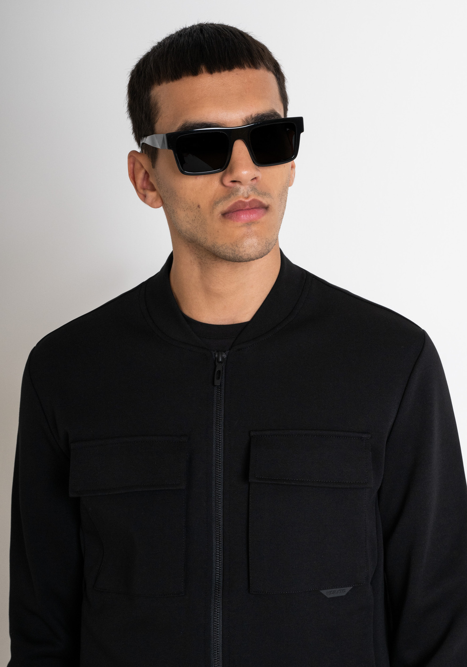 SWEATSHIRT SLIM FIT MIT REISSVERSCHLUSS UND TASCHEN AUS SCHWARZEM BAUMWOLL-MISCHGEWEBE MIT LOGO - Antony Morato Online Shop