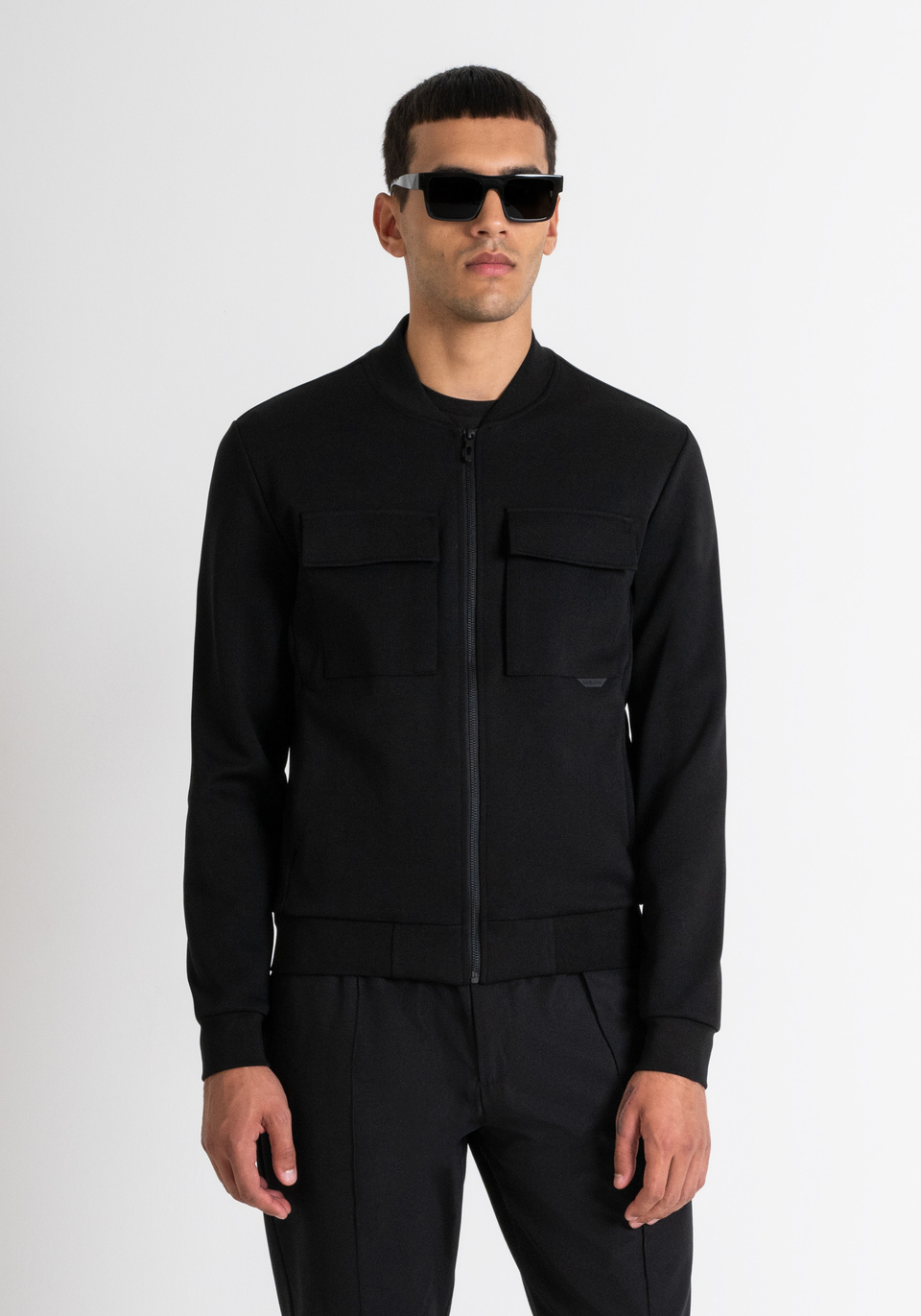 SWEATSHIRT SLIM FIT MIT REISSVERSCHLUSS UND TASCHEN AUS SCHWARZEM BAUMWOLL-MISCHGEWEBE MIT LOGO - Antony Morato Online Shop