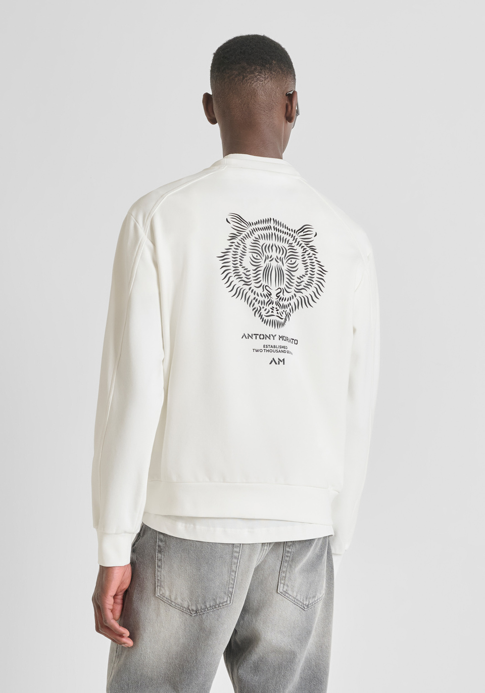 RELAXED FIT CREW NECK SWEATSHIRT IN COTTON BLEND WITH TIGER PATCH - Antony Morato Online Shop