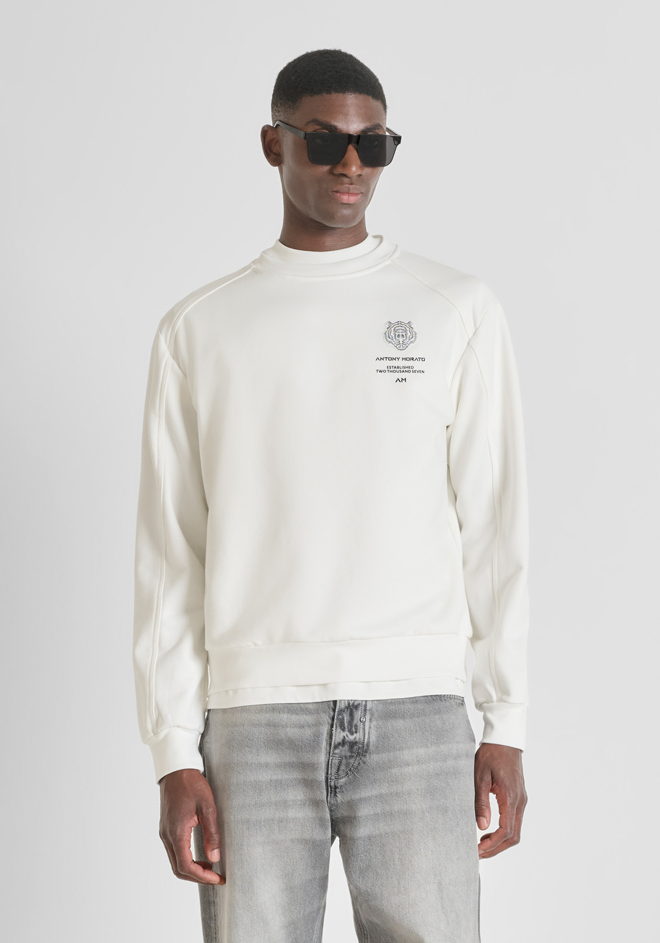 RELAXED FIT CREW NECK SWEATSHIRT IN COTTON BLEND WITH TIGER PATCH - Antony Morato Online Shop