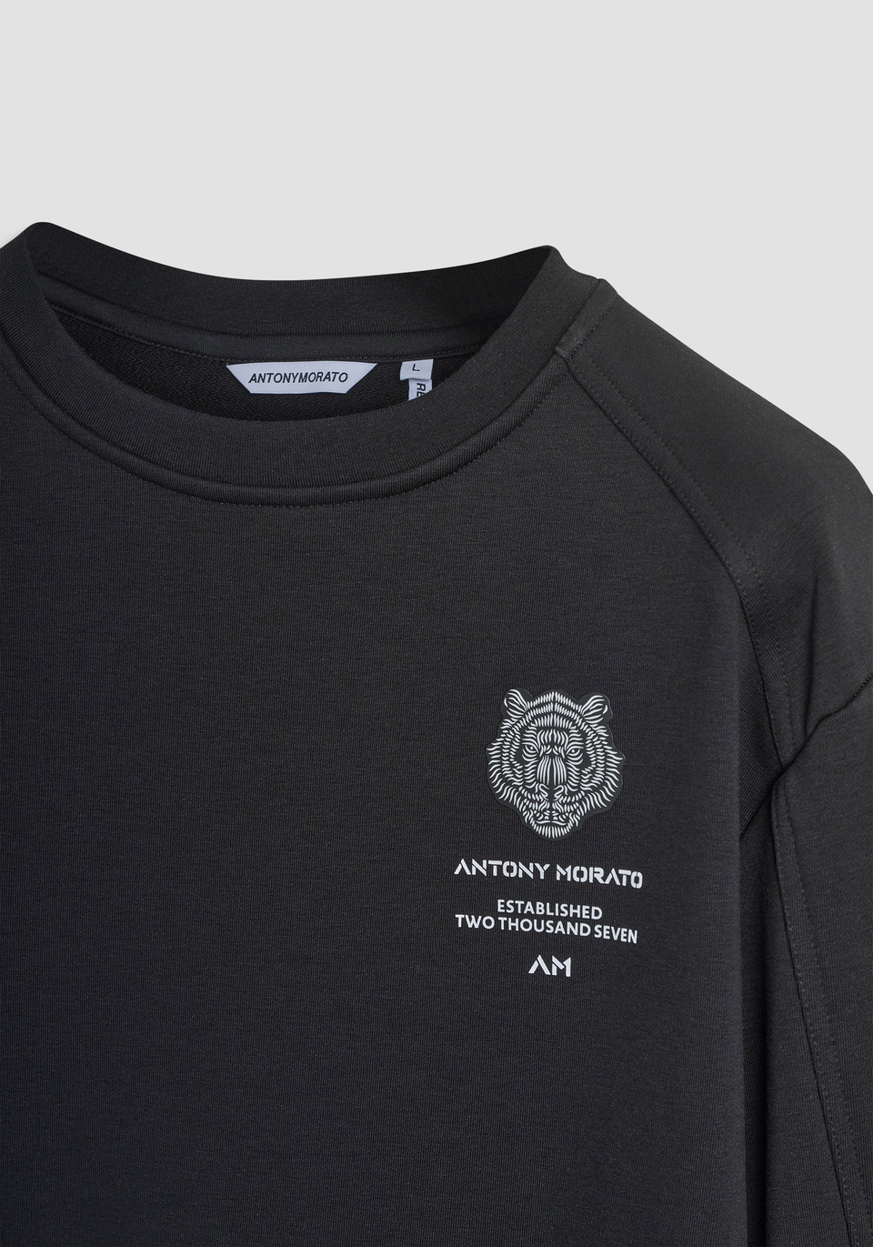 RELAXED FIT CREW NECK SWEATSHIRT IN COTTON BLEND WITH TIGER PATCH - Antony Morato Online Shop