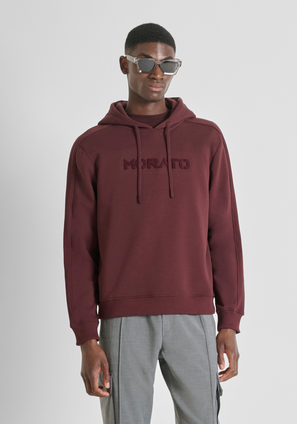 RELAXED FIT HOODIE IN COTTON BLEND SUSTAINABLE WITH LOGO - Antony Morato Online Shop RELAXED FIT HOODIE IN COTTON BLEND SUSTAINABLE WITH LOGO - Antony Morato Online Shop