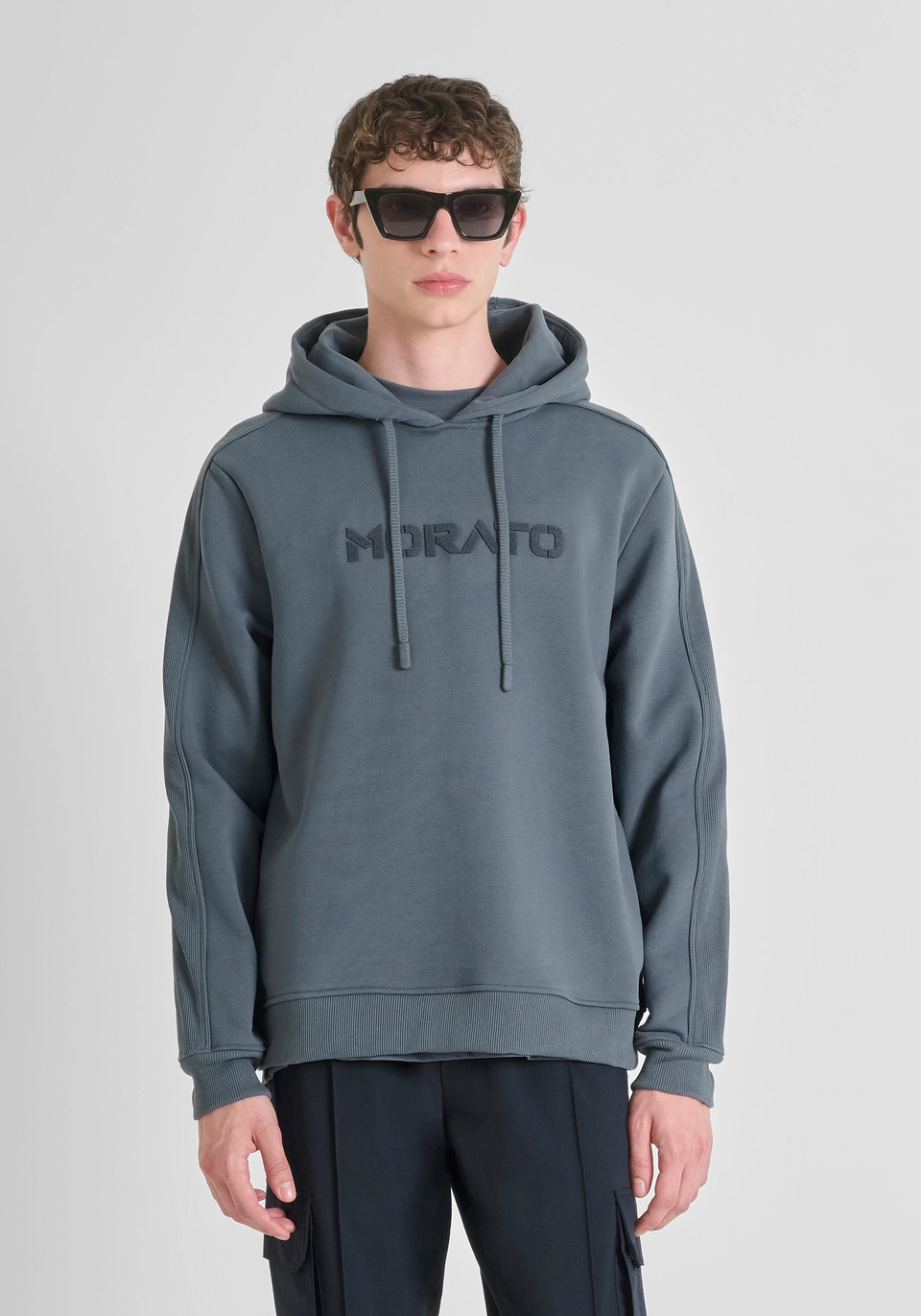 RELAXED FIT HOODIE IN COTTON BLEND SUSTAINABLE WITH LOGO - Antony Morato Online Shop RELAXED FIT HOODIE IN COTTON BLEND SUSTAINABLE WITH LOGO - Antony Morato Online Shop