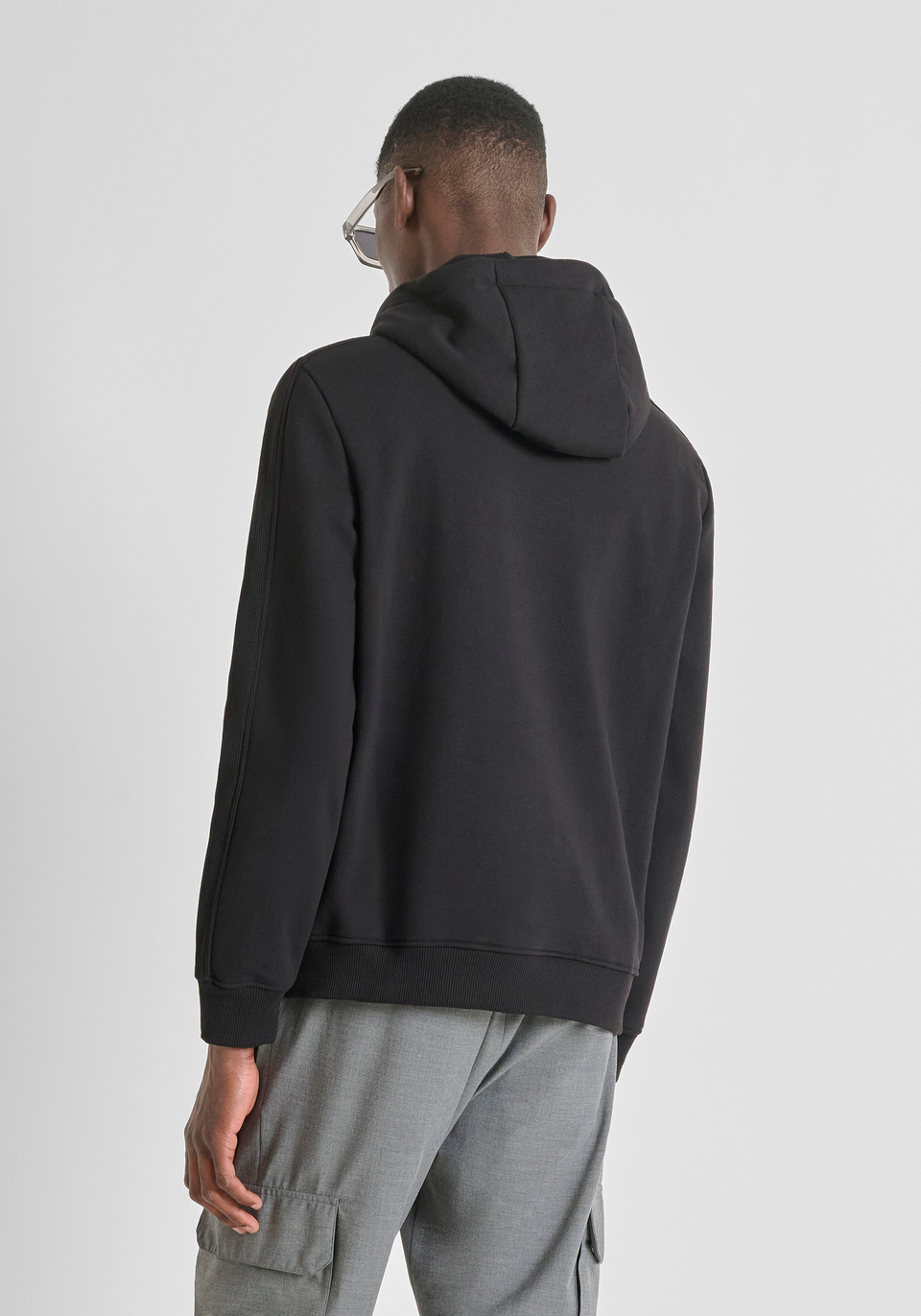 FELPA CON CAPPUCCIO RELAXED FIT IN MISTO COTONE SOSTENIBILE CON LOGO - Antony Morato Online Shop