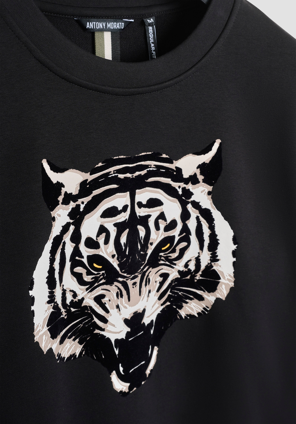 SWEAT COL ROND REGULAR FIT EN COTON DURABLE AVEC IMPRIMÉ TIGRE - Antony Morato Online Shop