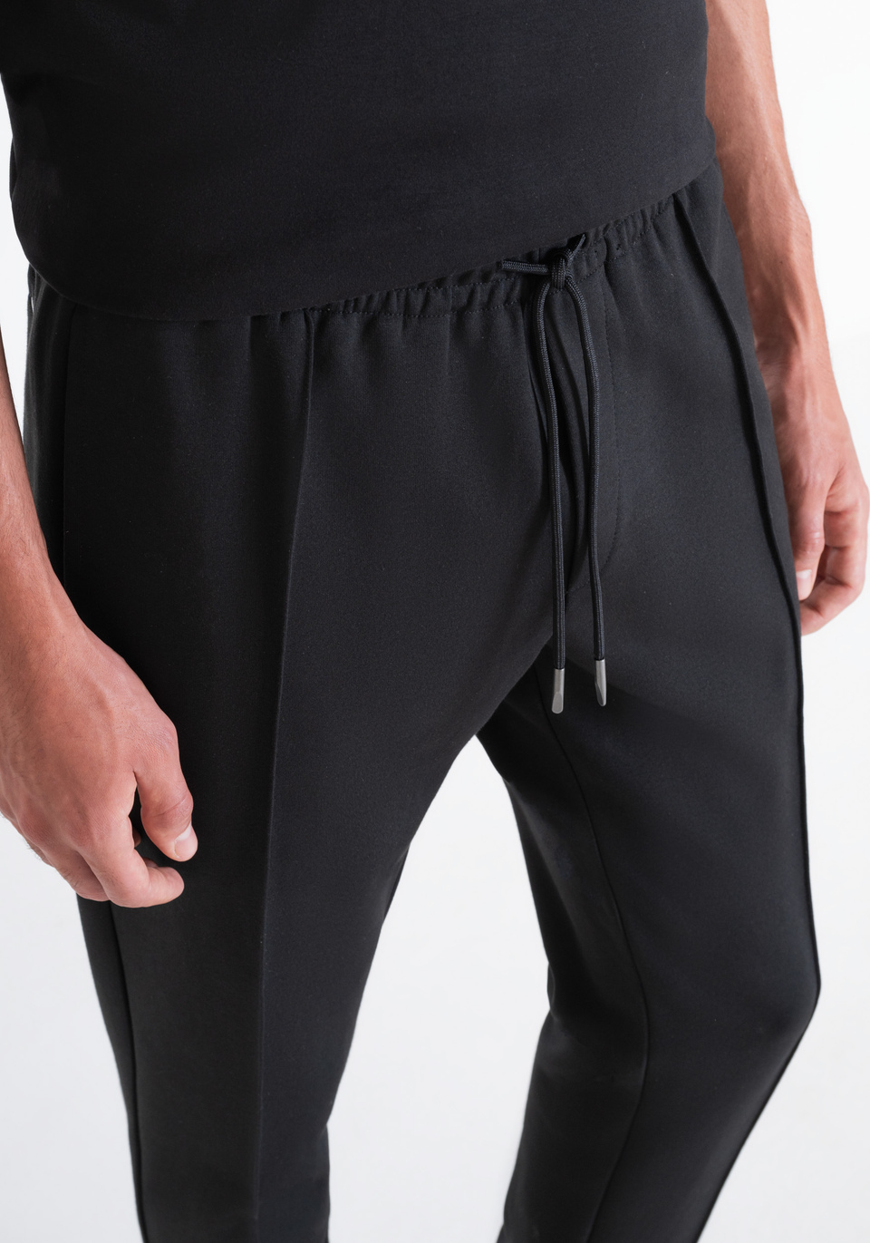 PANTALON EN MOLLETON CARROT FIT EN COTON MÉLANGÉ NOIR AVEC ÉLASTIQUE - Antony Morato Online Shop