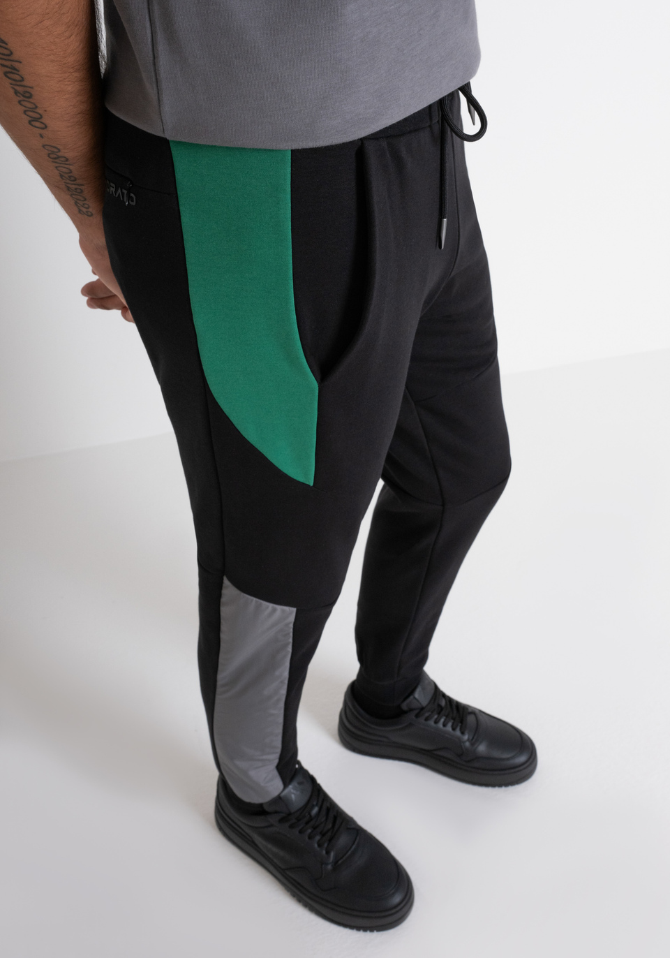 SWEATHOSE REGULAR FIT AUS BAUMWOLL-MISCHGEWEBE MIT KONTRASTIERENDEN BÄNDERN - Antony Morato Online Shop