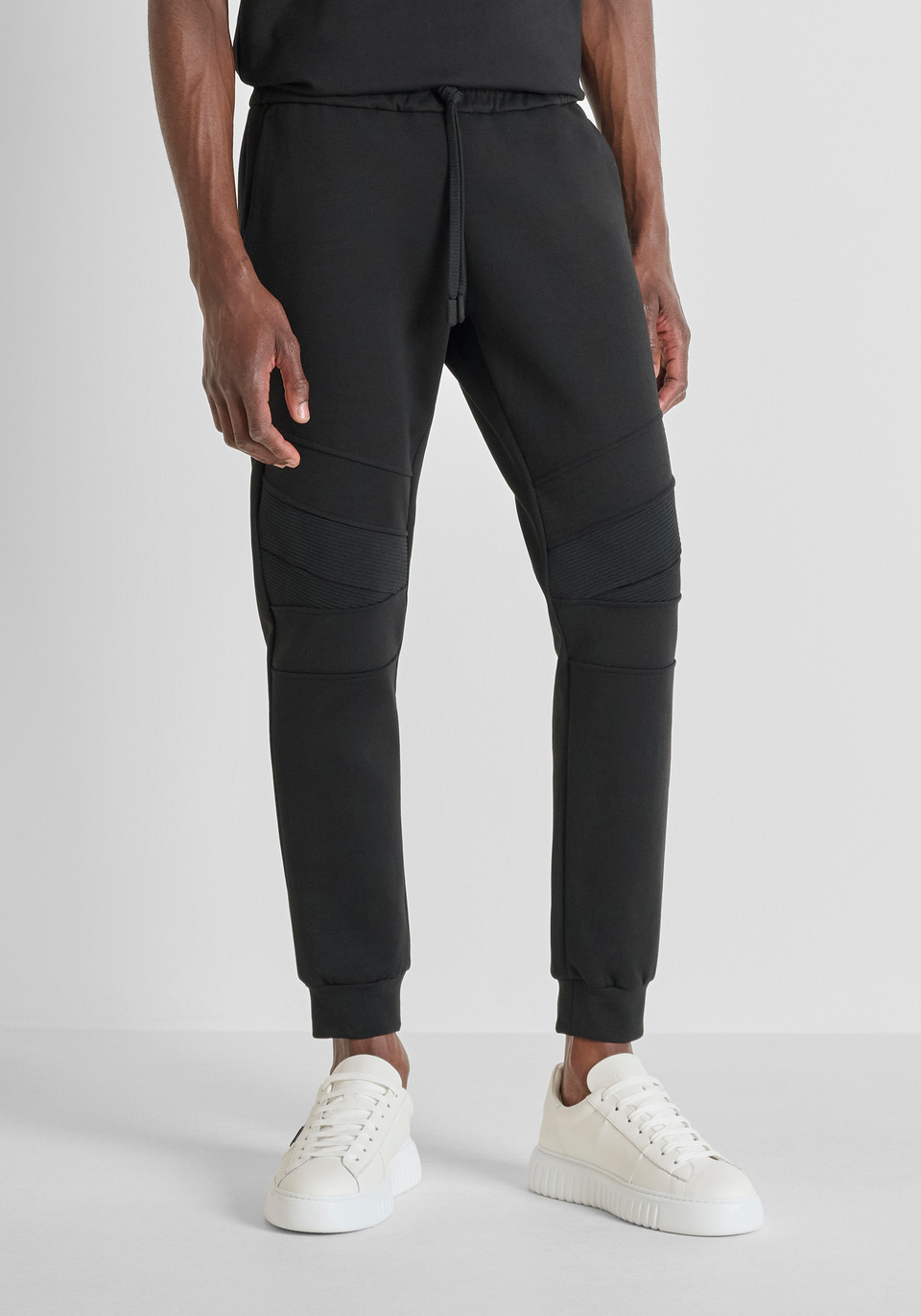 PANTALONI IN FELPA SLIM FIT IN MISTO COTONE CON PATCH TIGRE - Antony Morato Online Shop