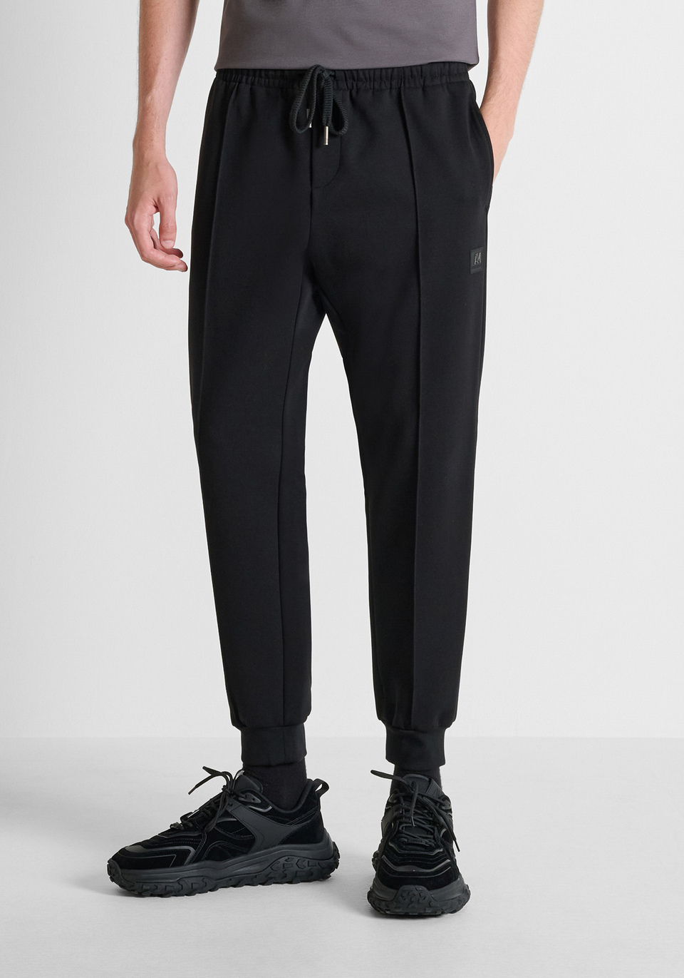 Black carrot-fit fleece trousers in cotton interlock with logo on