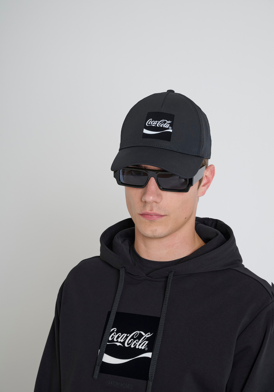 GORRA ESTILO BASEBALL CON PARCHE COCA-COLA - Antony Morato Online Shop