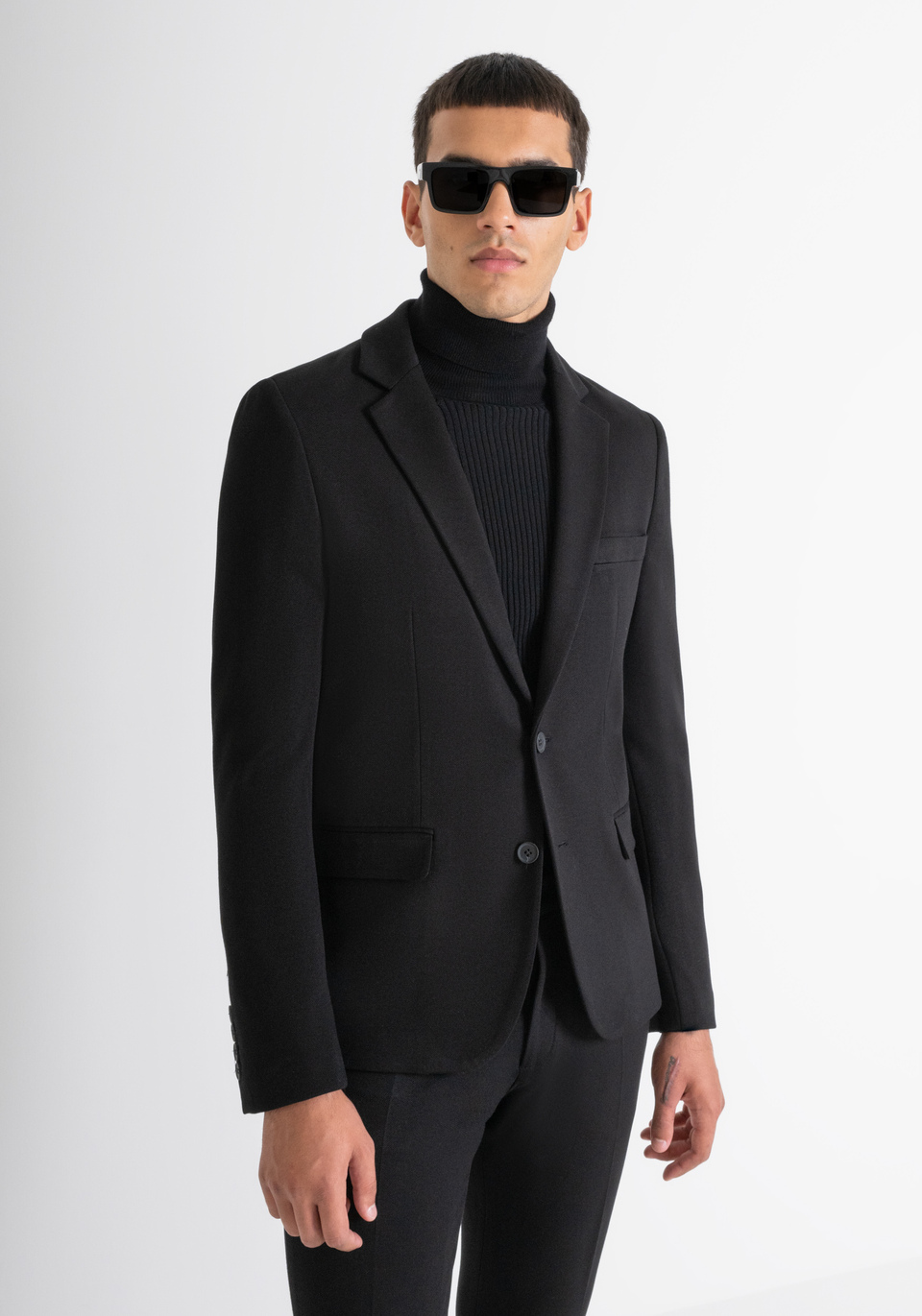 JACKE „ASHE“ SUPER SLIM FIT SCHWARZ AUS VISKOSE-MISCHGEWEBE - Antony Morato Online Shop