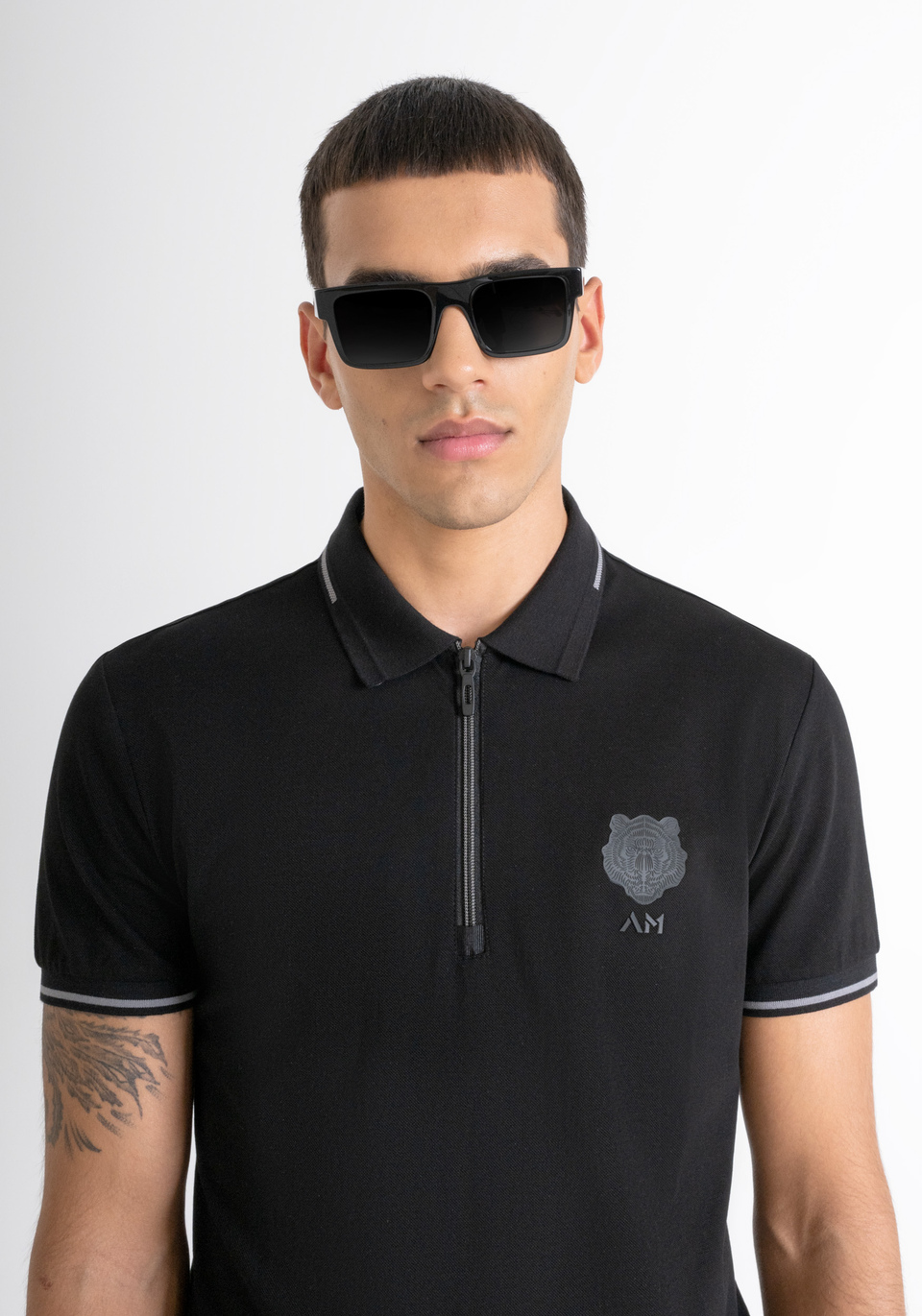 POLOSHIRT SLIM FIT AUS BAUMWOLLPIKEE UND GUMMIERTEM TIGER LOGO Antony Morato