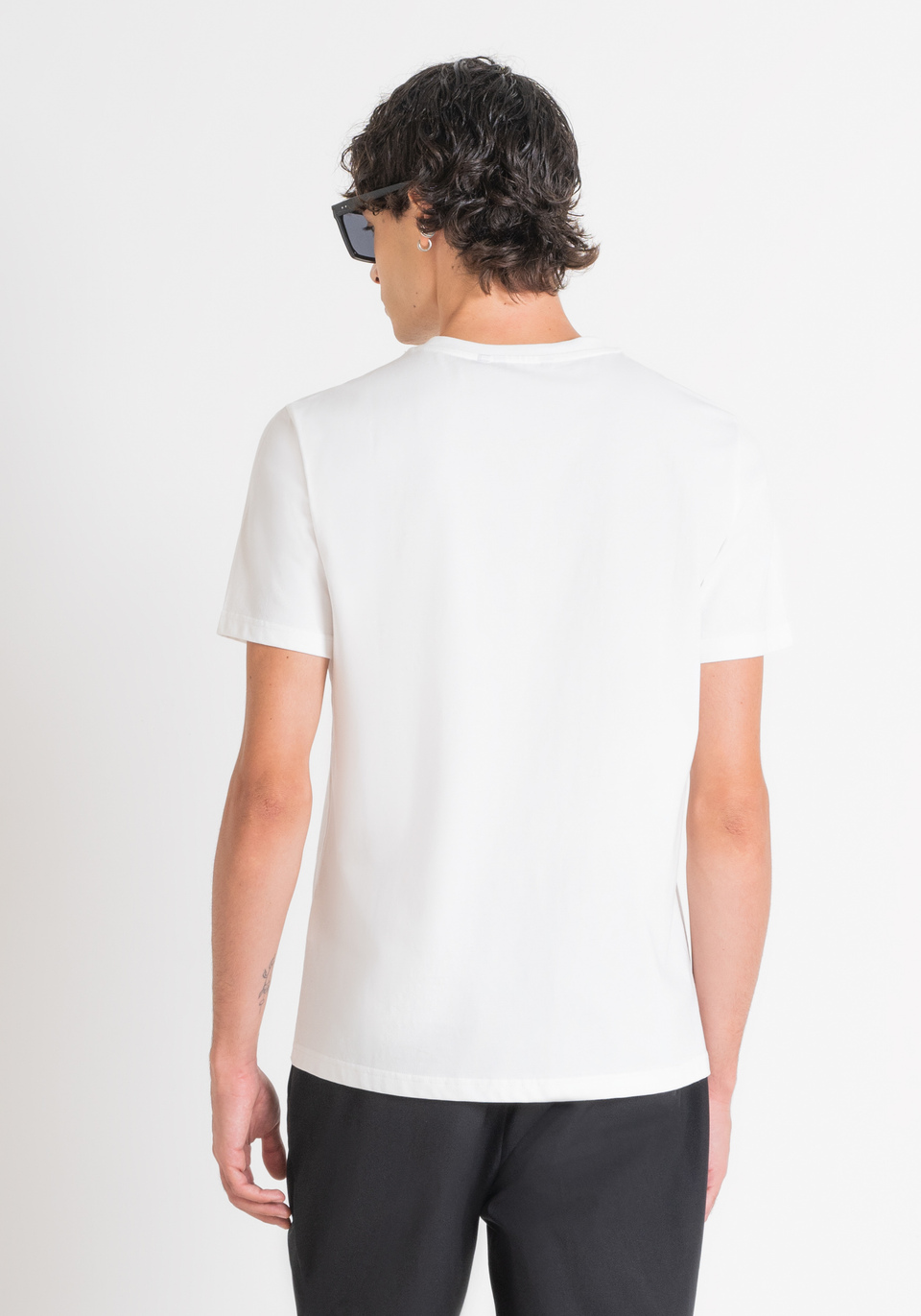 White t shirt online shopping store
