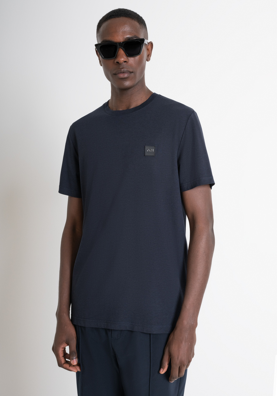 T-SHIRT REGULAR FIT AUS 
BLAU MISCHGEWEBE MIT NACHHALTIGER VISKOSE - Antony Morato Online Shop