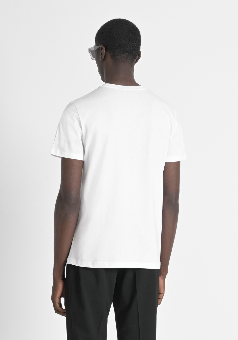 REGULAR FIT 100% COTTON JERSEY T-SHIRT WITH STITCHED PATCH AND CONTRASTING MONOGRAM - Antony Morato Online Shop