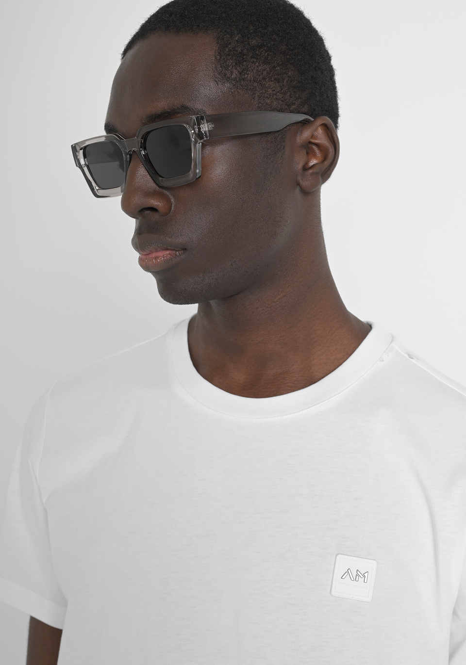 REGULAR FIT 100% COTTON JERSEY T-SHIRT WITH STITCHED PATCH AND CONTRASTING MONOGRAM - Antony Morato Online Shop