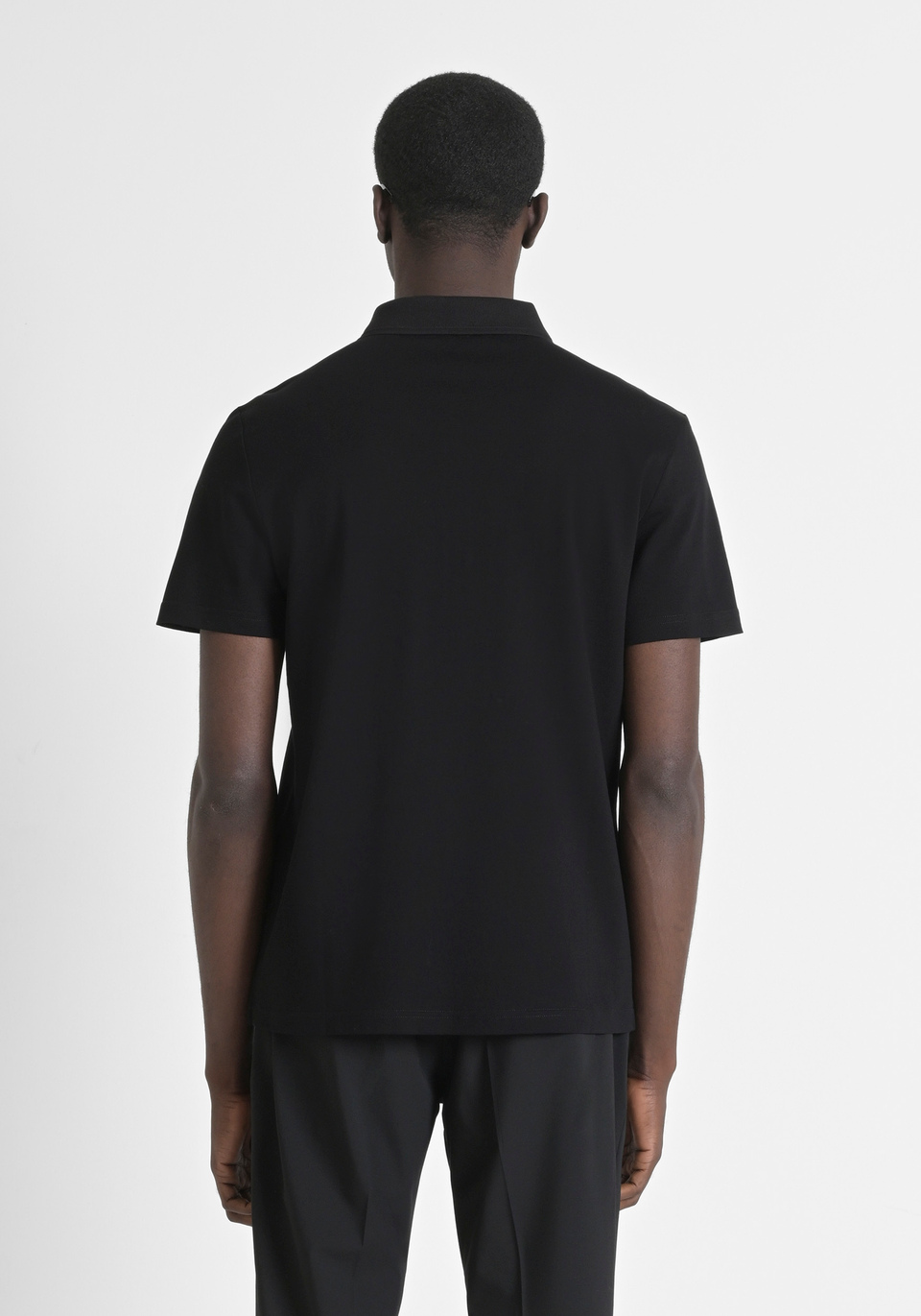 T-SHIRT REGULAR FIT 100 % JERSEY DE COTON AVEC ÉCUSSON COUSU ET MONOGRAMME DE COULEUR CONTRASTANTE - Antony Morato Online Shop