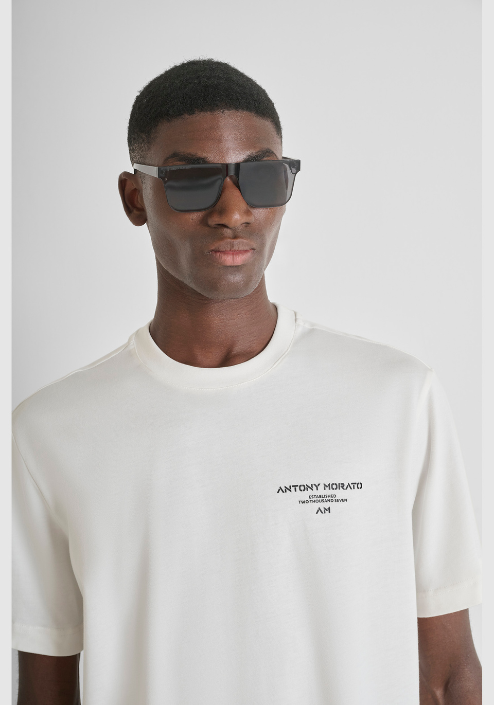 RELAXED FIT T-SHIRT IN COTTON WITH CONTRAST LOGO ON BACK - Antony Morato Online Shop