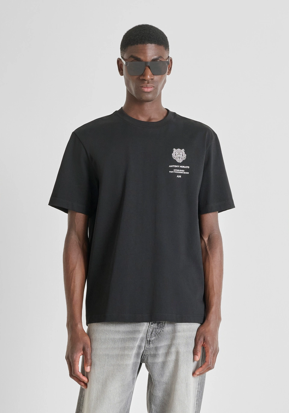 T-SHIRT RELAXED FIT IN COTONE CON STAMPA TIGRE A CONTRASTO SUL RETRO - Antony Morato Online Shop